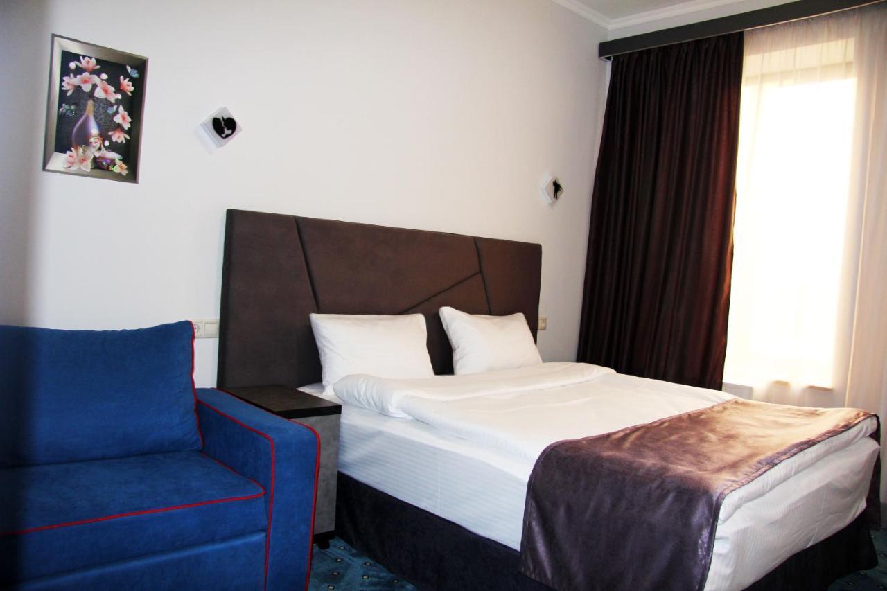 Nice Hotel Ереван Экстерьер фото